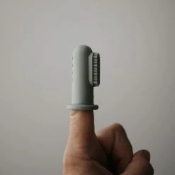 Beste deal 🎉 Mushie Finger Toothbrush Tradewinds/Stone - Vingertandenborstel Baby - 2 Stuks Per Verpakking - Tandenborstel Siliconen ✨ -BRAUN Shop 550x603 1